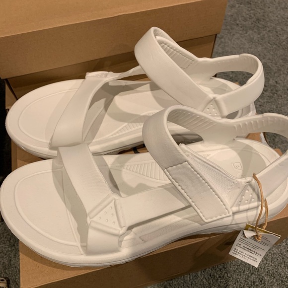 cleaning teva sandals